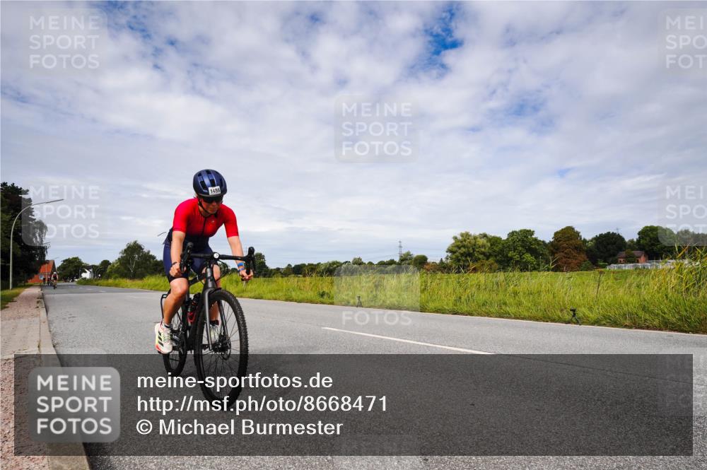 31.08.2025 - Elbe Triathlon Hamburg Michael Burmester http://msf.ph/oto/8668471 31.08.2025 11:14:02 Radfahren 1346, 1428, 1486 meine-sportfotos.de