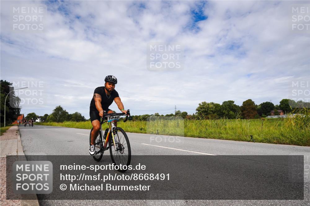 31.08.2025 - Elbe Triathlon Hamburg Michael Burmester http://msf.ph/oto/8668491 31.08.2025 11:14:33 Radfahren 1040, 1377, 1438, 1522 meine-sportfotos.de