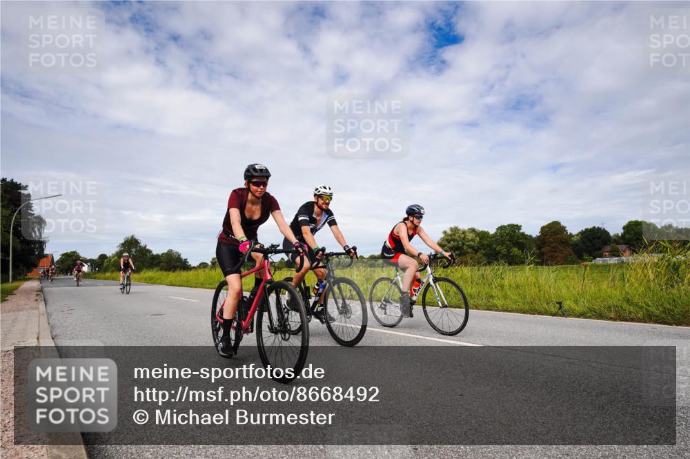 31.08.2025 - Elbe Triathlon Hamburg Michael Burmester http://msf.ph/oto/8668492 31.08.2025 11:14:38 Radfahren 1377, 1438, 1502, 1504, 1522 meine-sportfotos.de