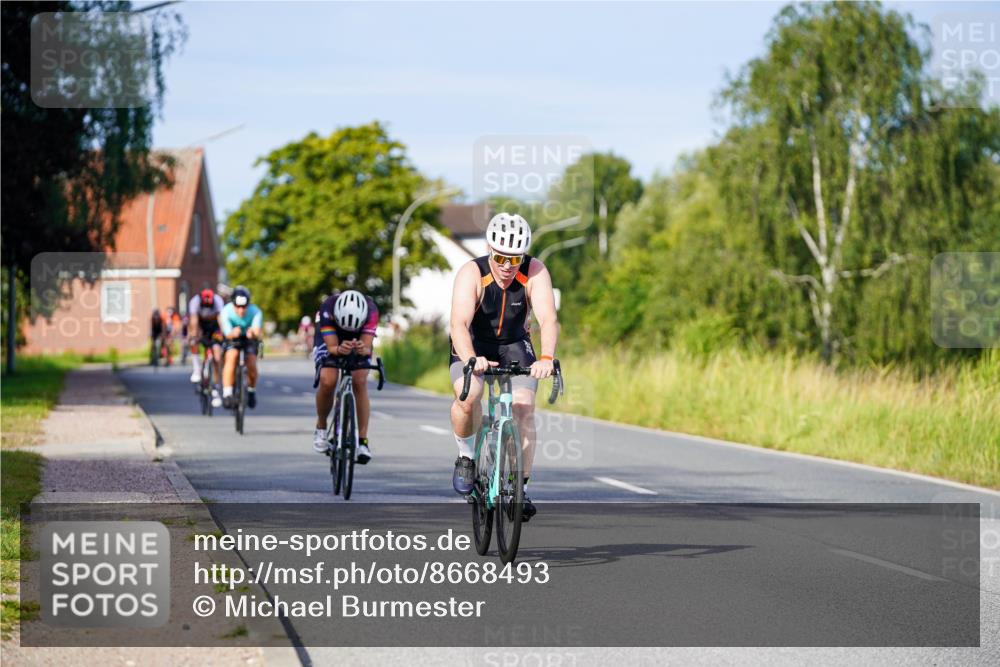 31.08.2025 - Elbe Triathlon Hamburg Michael Burmester http://msf.ph/oto/8668493 31.08.2025 09:47:34 Radfahren 253, 609, 636, 657, 754, 828, 850 meine-sportfotos.de