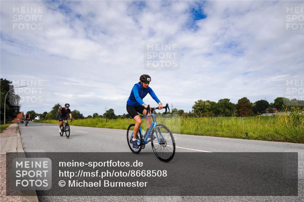 31.08.2025 - Elbe Triathlon Hamburg Michael Burmester http://msf.ph/oto/8668508 31.08.2025 11:14:54 Radfahren 1345, 1363, 1475, 1594 meine-sportfotos.de