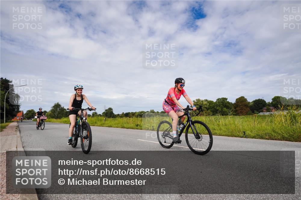 31.08.2025 - Elbe Triathlon Hamburg Michael Burmester http://msf.ph/oto/8668515 31.08.2025 11:15:05 Radfahren 1383, 1457, 1616, 1617 meine-sportfotos.de