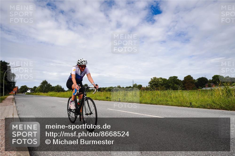 31.08.2025 - Elbe Triathlon Hamburg Michael Burmester http://msf.ph/oto/8668524 31.08.2025 11:15:13 Radfahren 1457 meine-sportfotos.de