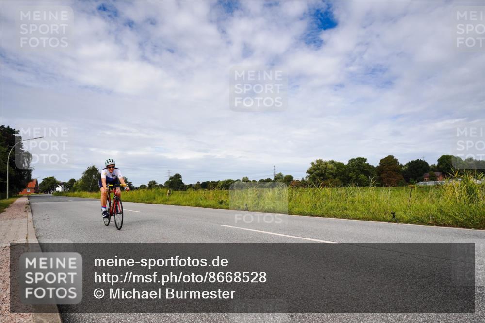 31.08.2025 - Elbe Triathlon Hamburg Michael Burmester http://msf.ph/oto/8668528 31.08.2025 11:15:25 Radfahren 1371, 1458 meine-sportfotos.de