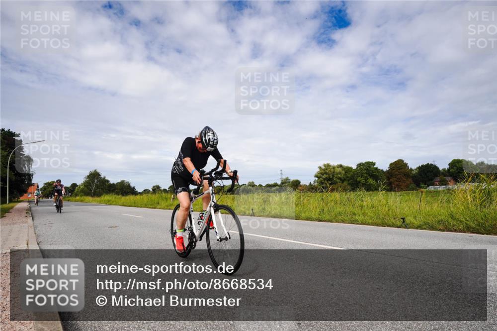 31.08.2025 - Elbe Triathlon Hamburg Michael Burmester http://msf.ph/oto/8668534 31.08.2025 11:15:46 Radfahren 1414, 1420, 1506 meine-sportfotos.de