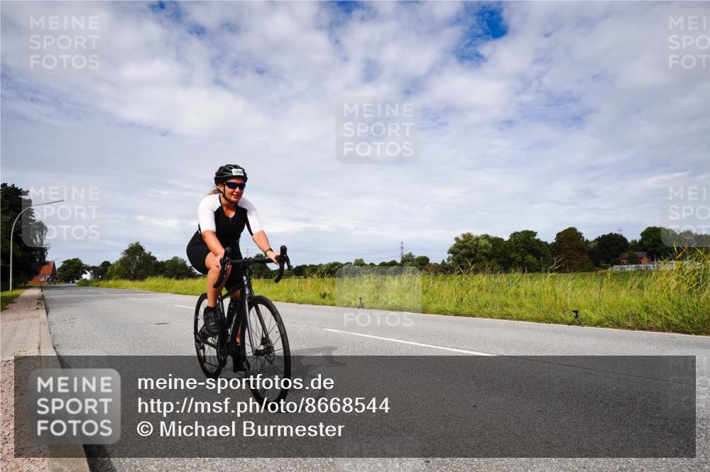 31.08.2025 - Elbe Triathlon Hamburg Michael Burmester http://msf.ph/oto/8668544 31.08.2025 11:16:04 Radfahren 1353, 1358, 1497 meine-sportfotos.de