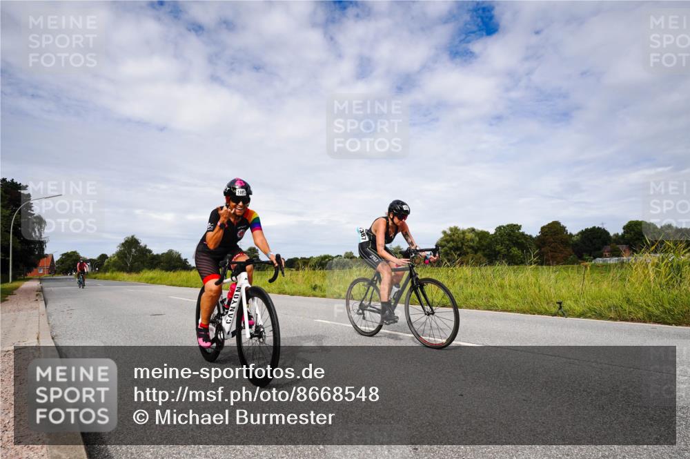 31.08.2025 - Elbe Triathlon Hamburg Michael Burmester http://msf.ph/oto/8668548 31.08.2025 11:16:21 Radfahren 1387, 1495, 1503 meine-sportfotos.de