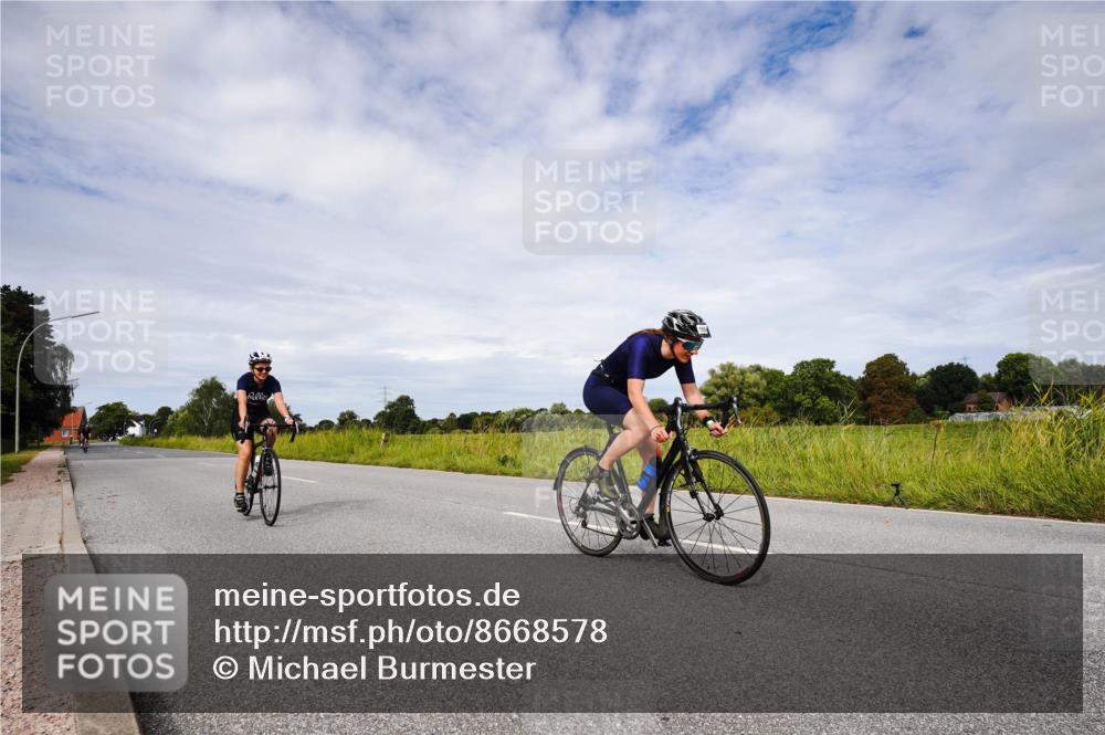 31.08.2025 - Elbe Triathlon Hamburg Michael Burmester http://msf.ph/oto/8668578 31.08.2025 11:17:54 Radfahren 1351, 1417, 1584 meine-sportfotos.de