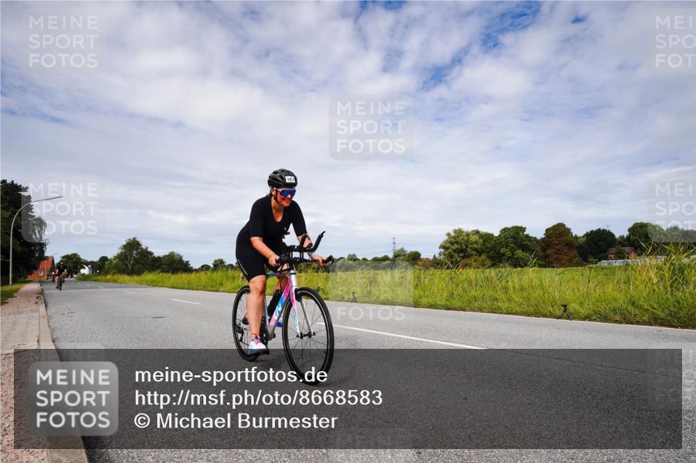 31.08.2025 - Elbe Triathlon Hamburg Michael Burmester http://msf.ph/oto/8668583 31.08.2025 11:17:59 Radfahren 1402, 1417, 1610 meine-sportfotos.de