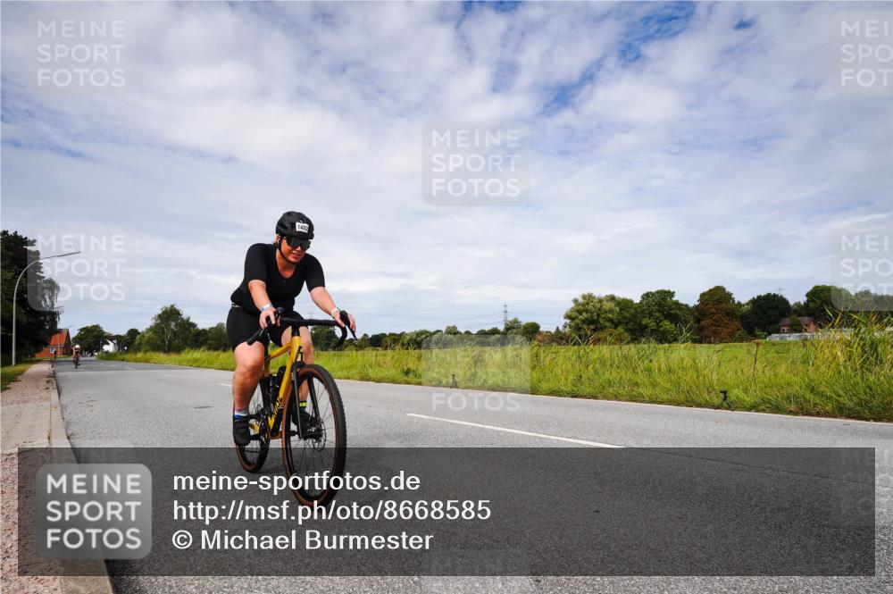 31.08.2025 - Elbe Triathlon Hamburg Michael Burmester http://msf.ph/oto/8668585 31.08.2025 11:18:02 Radfahren 1402, 1417, 1610 meine-sportfotos.de