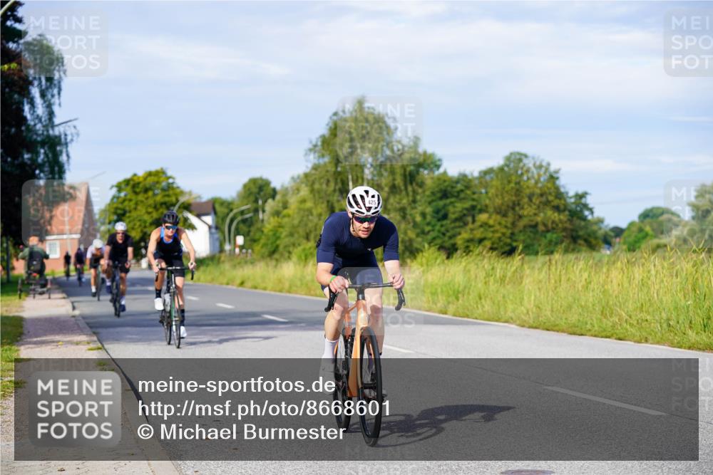 31.08.2025 - Elbe Triathlon Hamburg Michael Burmester http://msf.ph/oto/8668601 31.08.2025 09:48:13 Radfahren 425, 440, 510, 577, 618, 713, 807, 880 meine-sportfotos.de