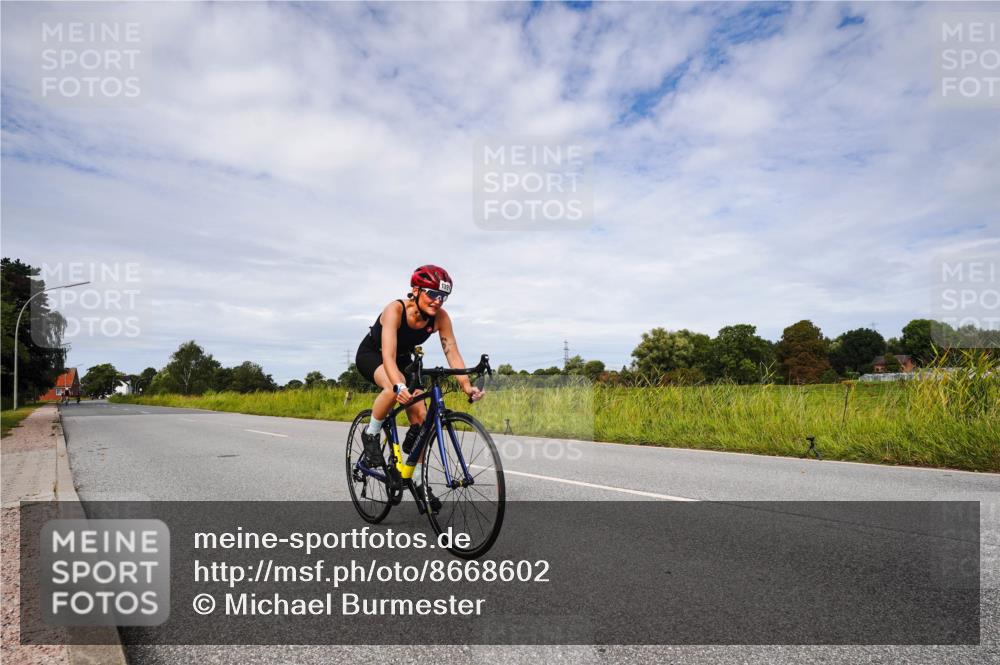 31.08.2025 - Elbe Triathlon Hamburg Michael Burmester http://msf.ph/oto/8668602 31.08.2025 11:18:31 Radfahren 1391 meine-sportfotos.de