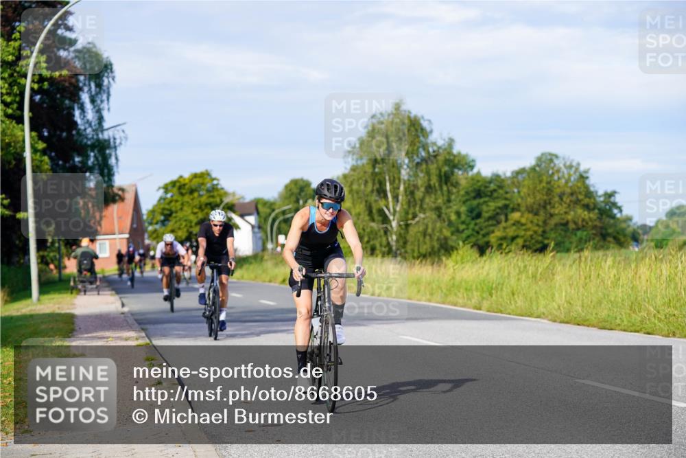 31.08.2025 - Elbe Triathlon Hamburg Michael Burmester http://msf.ph/oto/8668605 31.08.2025 09:48:14 Radfahren 425, 440, 510, 577, 618, 713, 807, 880 meine-sportfotos.de