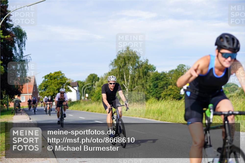 31.08.2025 - Elbe Triathlon Hamburg Michael Burmester http://msf.ph/oto/8668610 31.08.2025 09:48:15 Radfahren 425, 440, 510, 577, 618, 713, 746, 807, 880 meine-sportfotos.de