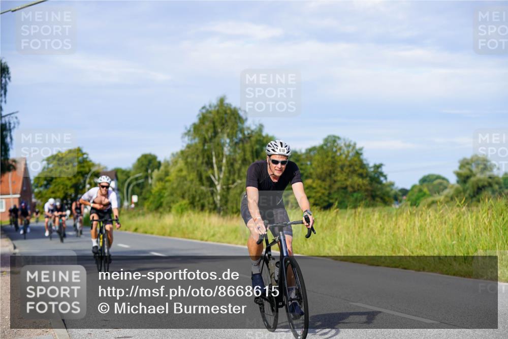 31.08.2025 - Elbe Triathlon Hamburg Michael Burmester http://msf.ph/oto/8668615 31.08.2025 09:48:15 Radfahren 425, 440, 510, 577, 618, 713, 746, 807, 880 meine-sportfotos.de