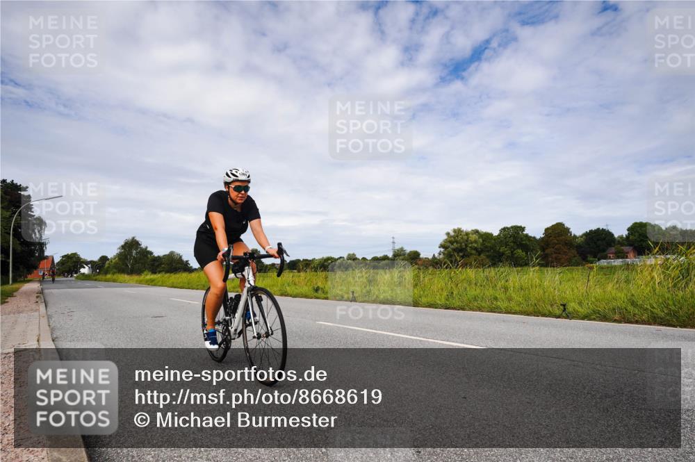 31.08.2025 - Elbe Triathlon Hamburg Michael Burmester http://msf.ph/oto/8668619 31.08.2025 11:19:10 Radfahren 1369, 1385, 1397 meine-sportfotos.de