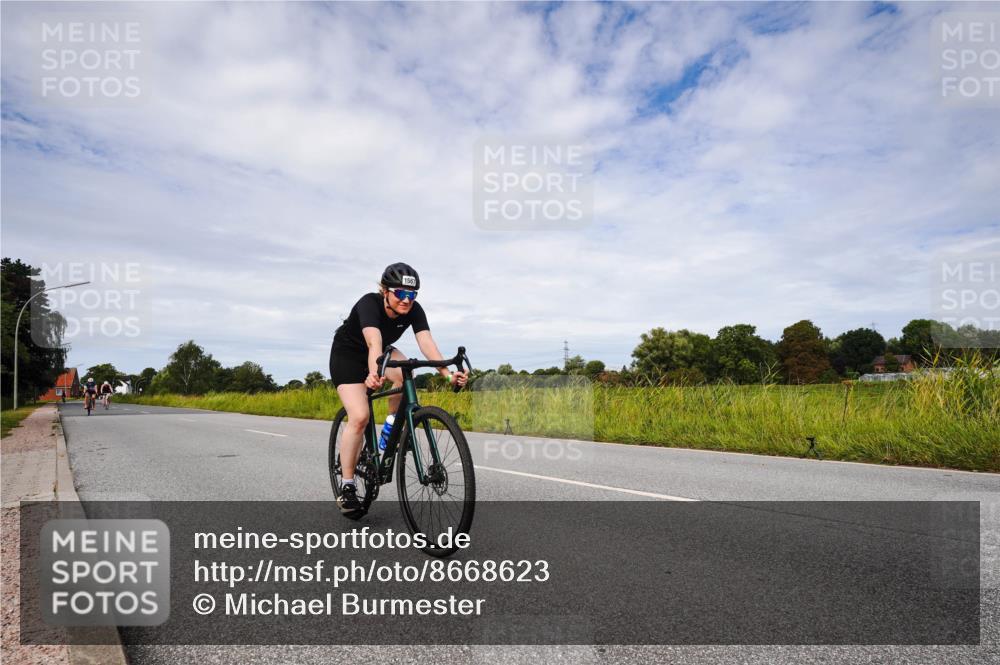31.08.2025 - Elbe Triathlon Hamburg Michael Burmester http://msf.ph/oto/8668623 31.08.2025 11:19:21 Radfahren 1466, 1467, 1567 meine-sportfotos.de
