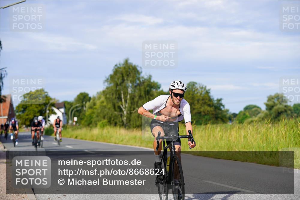 31.08.2025 - Elbe Triathlon Hamburg Michael Burmester http://msf.ph/oto/8668624 31.08.2025 09:48:16 Radfahren 425, 440, 510, 577, 618, 713, 746, 807, 880 meine-sportfotos.de