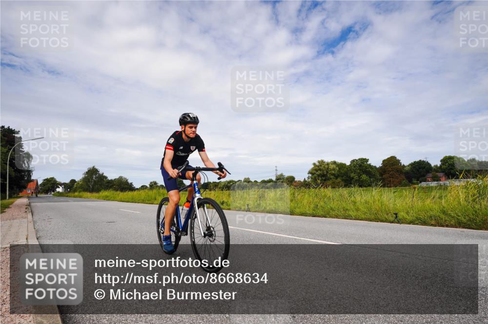 31.08.2025 - Elbe Triathlon Hamburg Michael Burmester http://msf.ph/oto/8668634 31.08.2025 11:19:56 Radfahren 1530, 1597 meine-sportfotos.de