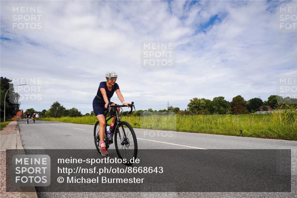 31.08.2025 - Elbe Triathlon Hamburg Michael Burmester http://msf.ph/oto/8668643 31.08.2025 11:20:15 Radfahren 1348, 1536, 1571, 1586 meine-sportfotos.de