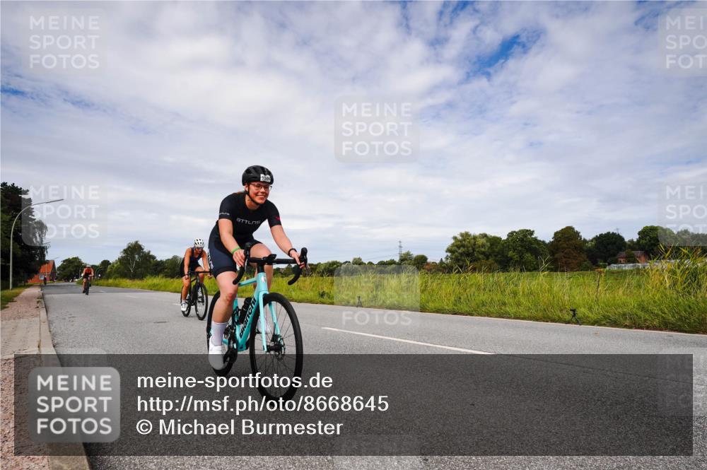 31.08.2025 - Elbe Triathlon Hamburg Michael Burmester http://msf.ph/oto/8668645 31.08.2025 11:20:18 Radfahren 1536, 1571, 1586 meine-sportfotos.de