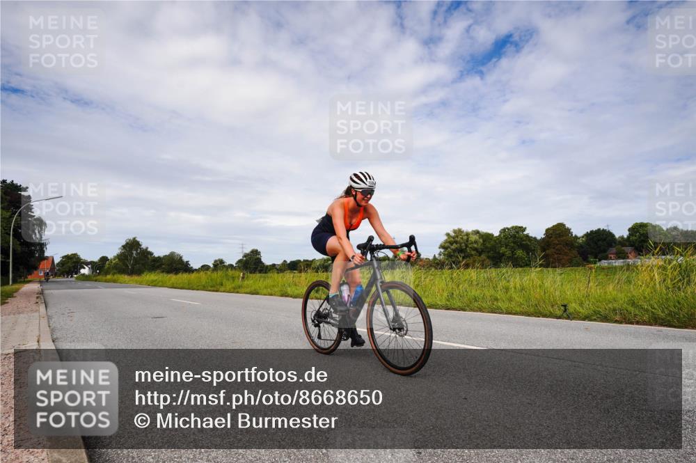 31.08.2025 - Elbe Triathlon Hamburg Michael Burmester http://msf.ph/oto/8668650 31.08.2025 11:20:21 Radfahren 1536, 1553, 1571 meine-sportfotos.de