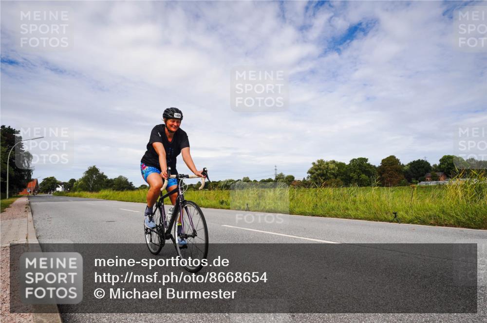 31.08.2025 - Elbe Triathlon Hamburg Michael Burmester http://msf.ph/oto/8668654 31.08.2025 11:20:33 Radfahren 1455 meine-sportfotos.de