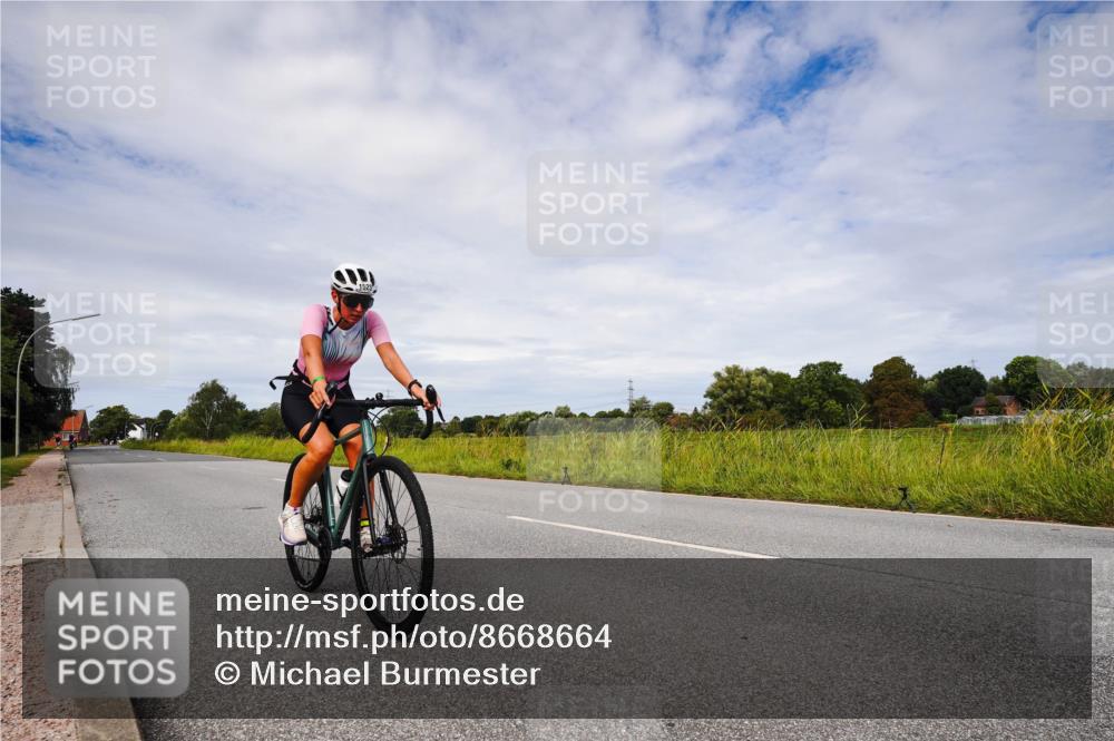 31.08.2025 - Elbe Triathlon Hamburg Michael Burmester http://msf.ph/oto/8668664 31.08.2025 11:20:51 Radfahren 1507, 1523 meine-sportfotos.de