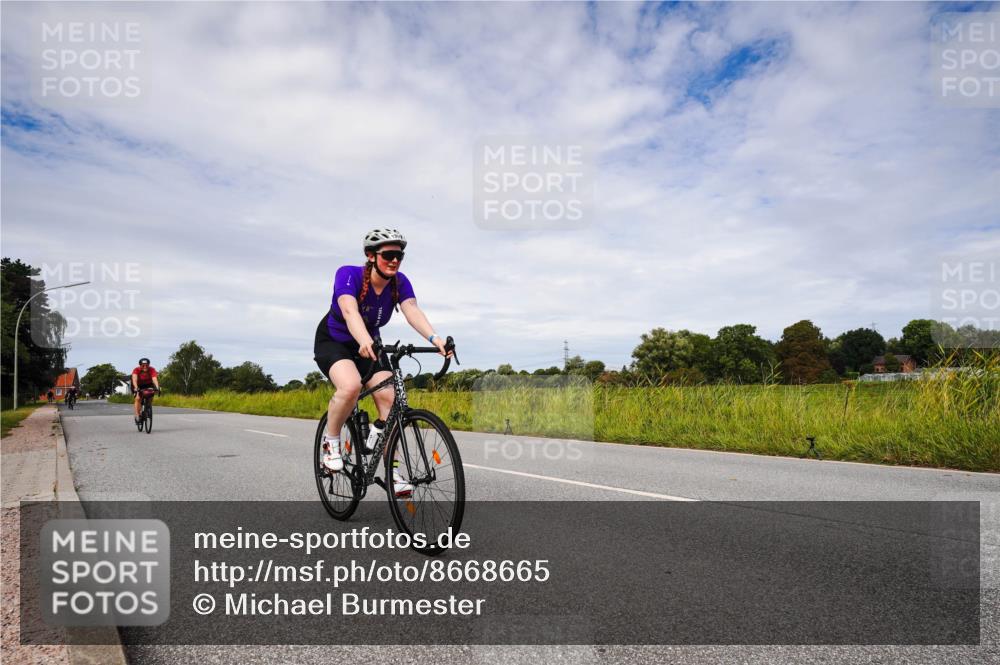 31.08.2025 - Elbe Triathlon Hamburg Michael Burmester http://msf.ph/oto/8668665 31.08.2025 11:21:02 Radfahren 1359, 1360, 1464 meine-sportfotos.de