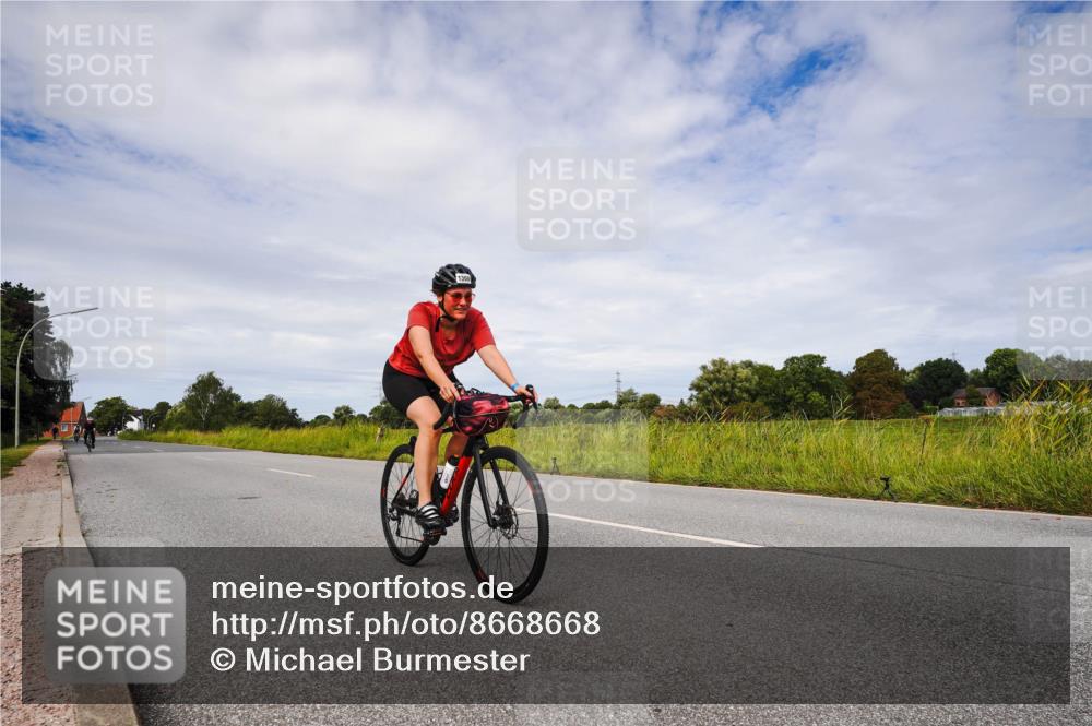31.08.2025 - Elbe Triathlon Hamburg Michael Burmester http://msf.ph/oto/8668668 31.08.2025 11:21:04 Radfahren 1359, 1360, 1464, 1552 meine-sportfotos.de