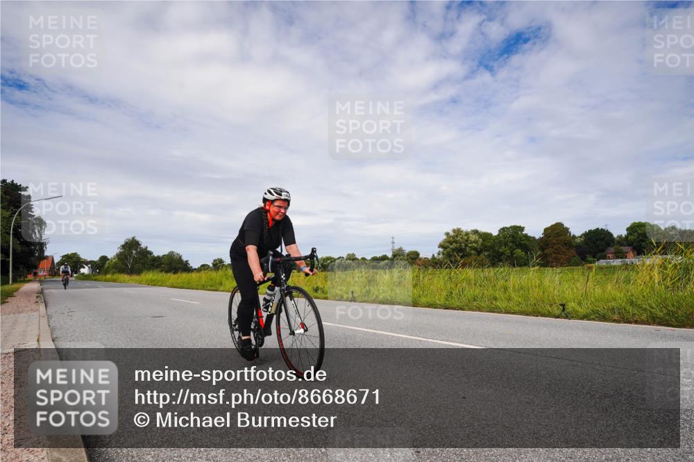 31.08.2025 - Elbe Triathlon Hamburg Michael Burmester http://msf.ph/oto/8668671 31.08.2025 11:21:08 Radfahren 1464, 1552 meine-sportfotos.de