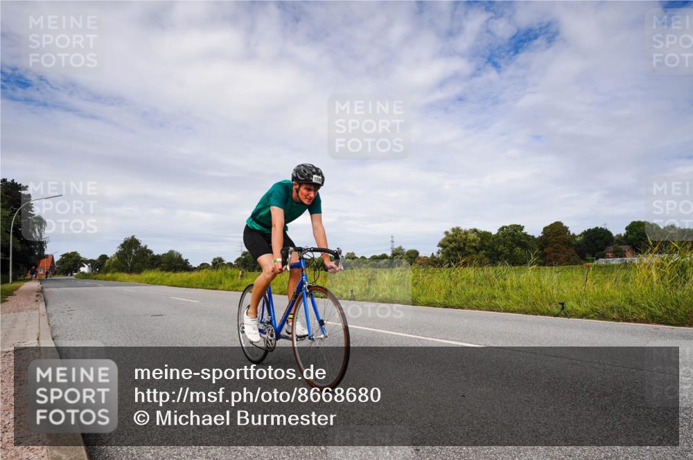 31.08.2025 - Elbe Triathlon Hamburg Michael Burmester http://msf.ph/oto/8668680 31.08.2025 11:21:34 Radfahren 1590, 1613 meine-sportfotos.de