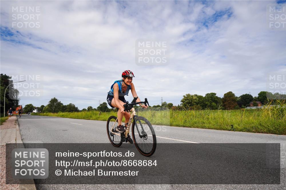 31.08.2025 - Elbe Triathlon Hamburg Michael Burmester http://msf.ph/oto/8668684 31.08.2025 11:21:50 Radfahren 1549 meine-sportfotos.de