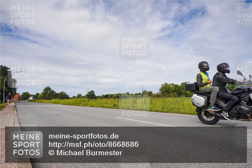 31.08.2025 - Elbe Triathlon Hamburg Michael Burmester http://msf.ph/oto/8668686 31.08.2025 11:21:57 Radfahren  meine-sportfotos.de