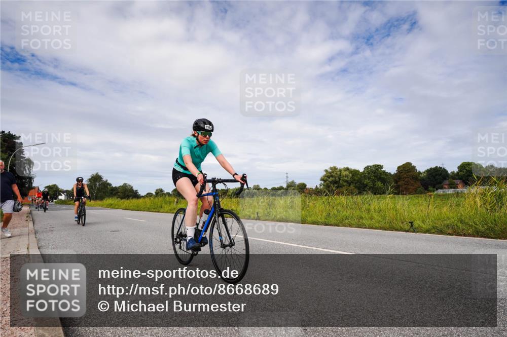 31.08.2025 - Elbe Triathlon Hamburg Michael Burmester http://msf.ph/oto/8668689 31.08.2025 11:22:11 Radfahren 1510, 1527, 1529, 1532, 1546, 1562, 1581, 1595 meine-sportfotos.de
