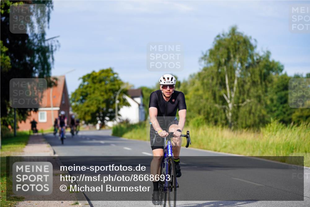 31.08.2025 - Elbe Triathlon Hamburg Michael Burmester http://msf.ph/oto/8668693 31.08.2025 09:48:39 Radfahren 322, 441, 515, 696, 878 meine-sportfotos.de