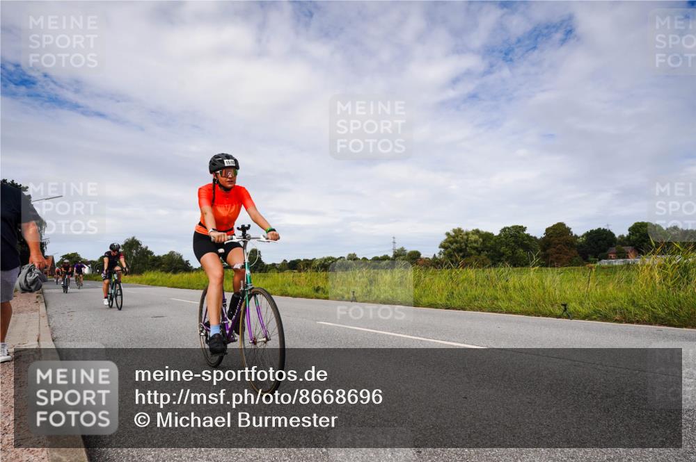 31.08.2025 - Elbe Triathlon Hamburg Michael Burmester http://msf.ph/oto/8668696 31.08.2025 11:22:14 Radfahren 1510, 1527, 1529, 1532, 1546, 1581, 1595 meine-sportfotos.de