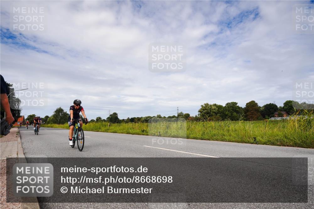 31.08.2025 - Elbe Triathlon Hamburg Michael Burmester http://msf.ph/oto/8668698 31.08.2025 11:22:14 Radfahren 1510, 1527, 1529, 1532, 1546, 1581, 1595 meine-sportfotos.de