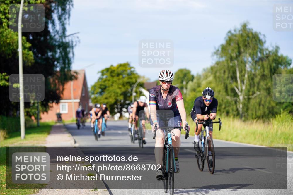 31.08.2025 - Elbe Triathlon Hamburg Michael Burmester http://msf.ph/oto/8668702 31.08.2025 09:48:45 Radfahren 322, 407, 515, 656, 739, 742, 931 meine-sportfotos.de