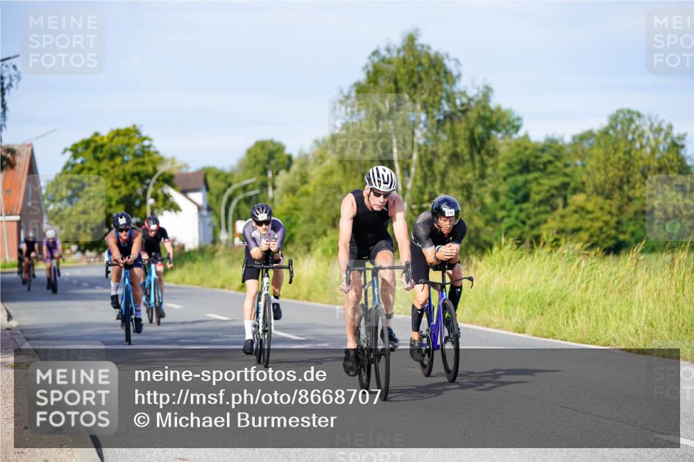 31.08.2025 - Elbe Triathlon Hamburg Michael Burmester http://msf.ph/oto/8668707 31.08.2025 09:48:46 Radfahren 322, 407, 515, 656, 739, 742, 856, 920, 931 meine-sportfotos.de