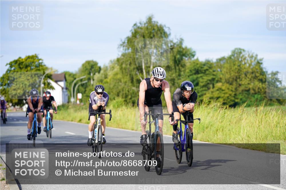 31.08.2025 - Elbe Triathlon Hamburg Michael Burmester http://msf.ph/oto/8668709 31.08.2025 09:48:46 Radfahren 322, 407, 515, 656, 739, 742, 856, 920, 931 meine-sportfotos.de