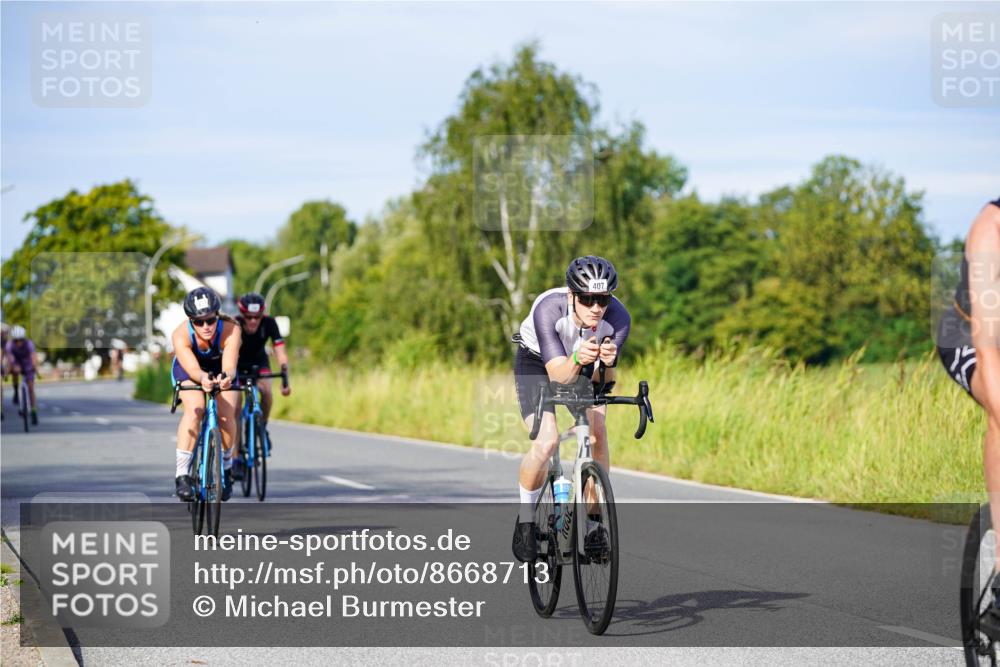 31.08.2025 - Elbe Triathlon Hamburg Michael Burmester http://msf.ph/oto/8668713 31.08.2025 09:48:47 Radfahren 322, 407, 515, 656, 739, 742, 856, 920, 931 meine-sportfotos.de