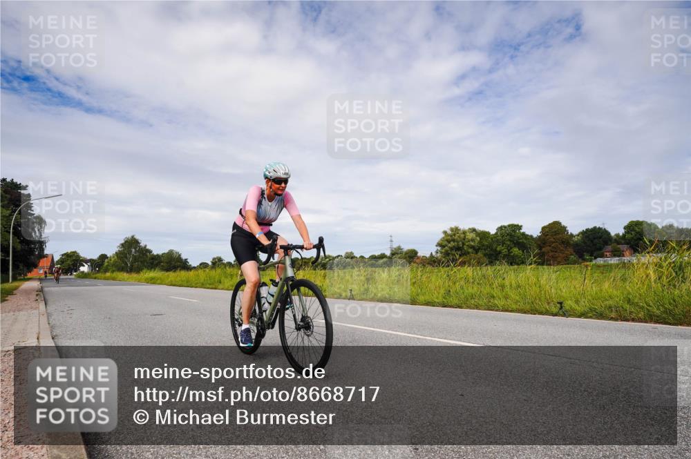 31.08.2025 - Elbe Triathlon Hamburg Michael Burmester http://msf.ph/oto/8668717 31.08.2025 11:22:47 Radfahren 1499, 1557, 1559 meine-sportfotos.de