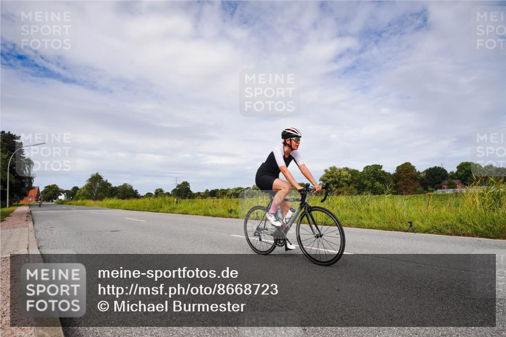 31.08.2025 - Elbe Triathlon Hamburg Michael Burmester http://msf.ph/oto/8668723 31.08.2025 11:22:53 Radfahren 1545, 1557, 1559 meine-sportfotos.de