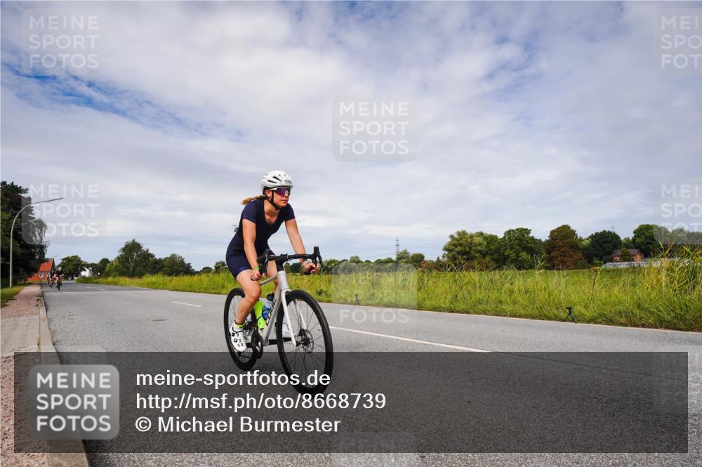 31.08.2025 - Elbe Triathlon Hamburg Michael Burmester http://msf.ph/oto/8668739 31.08.2025 11:24:18 Radfahren 1524, 1554, 1577, 1611 meine-sportfotos.de