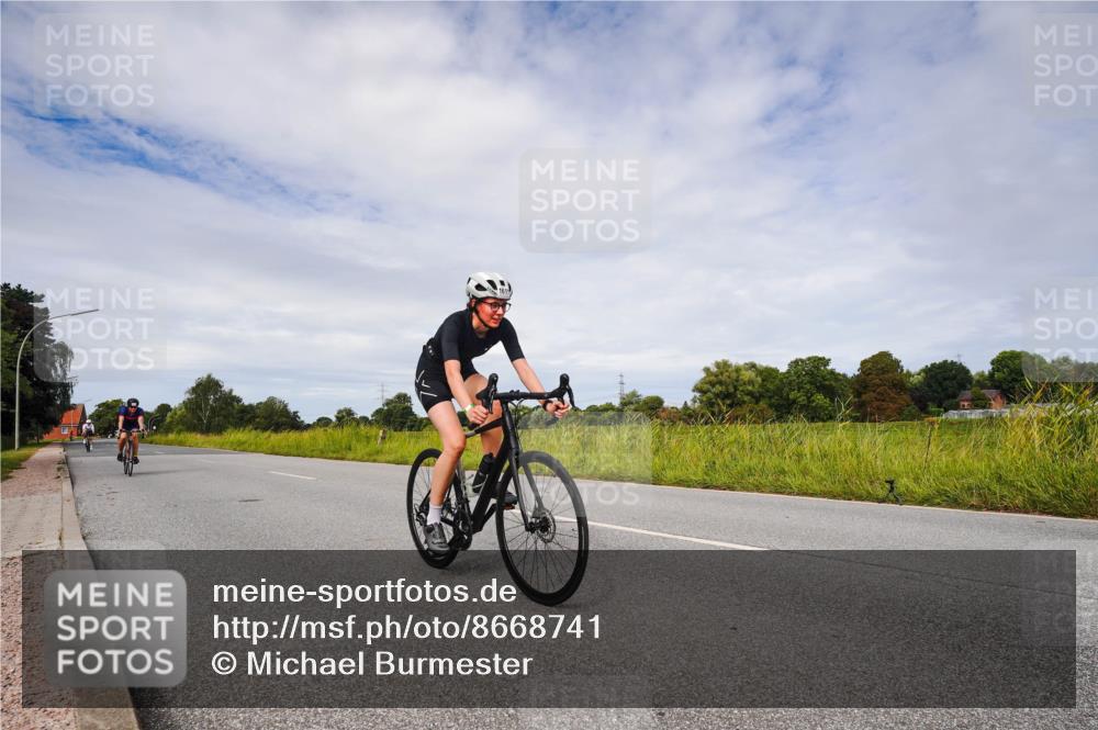 31.08.2025 - Elbe Triathlon Hamburg Michael Burmester http://msf.ph/oto/8668741 31.08.2025 11:24:22 Radfahren 1561, 1577, 1611 meine-sportfotos.de