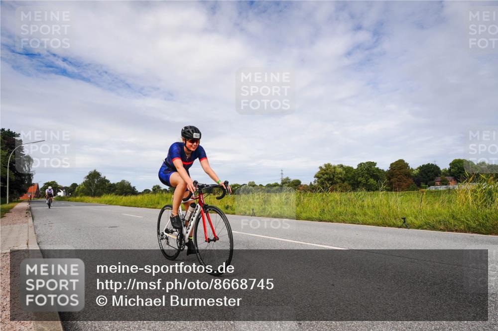 31.08.2025 - Elbe Triathlon Hamburg Michael Burmester http://msf.ph/oto/8668745 31.08.2025 11:24:23 Radfahren 1561, 1577, 1611 meine-sportfotos.de