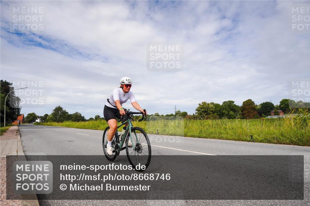 31.08.2025 - Elbe Triathlon Hamburg Michael Burmester http://msf.ph/oto/8668746 31.08.2025 11:24:26 Radfahren 1561, 1577 meine-sportfotos.de