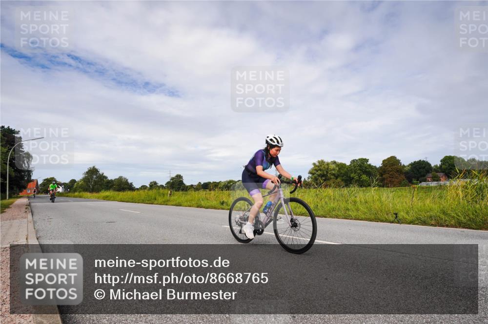 31.08.2025 - Elbe Triathlon Hamburg Michael Burmester http://msf.ph/oto/8668765 31.08.2025 11:25:43 Radfahren 1578, 1579, 1605 meine-sportfotos.de
