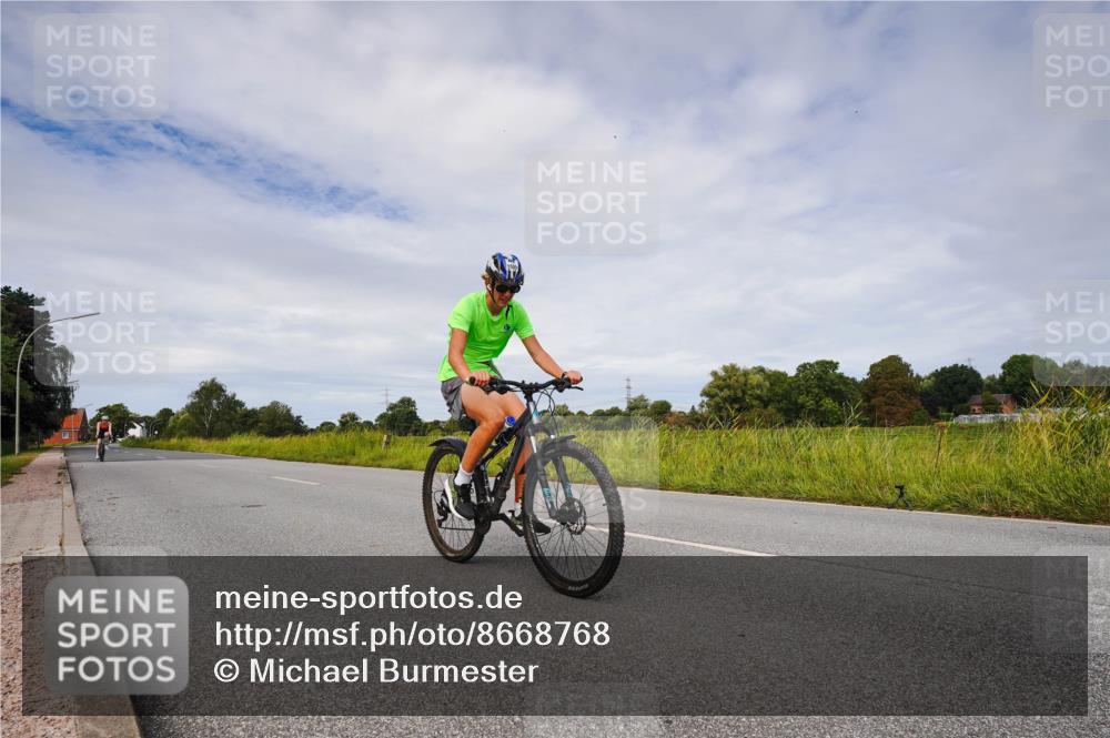 31.08.2025 - Elbe Triathlon Hamburg Michael Burmester http://msf.ph/oto/8668768 31.08.2025 11:25:46 Radfahren 1579, 1605 meine-sportfotos.de
